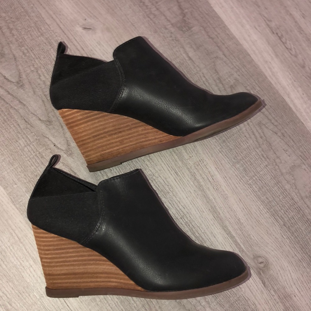 Dr. Scholl’s wedge booties